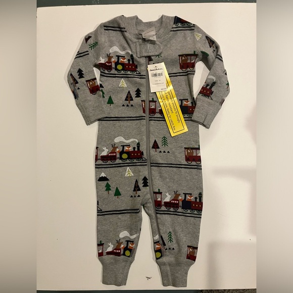 NWT - Winter - trains w/ animals - Hanna Andersson Organic pajamas - Size 3-6 m - Picture 2 of 7